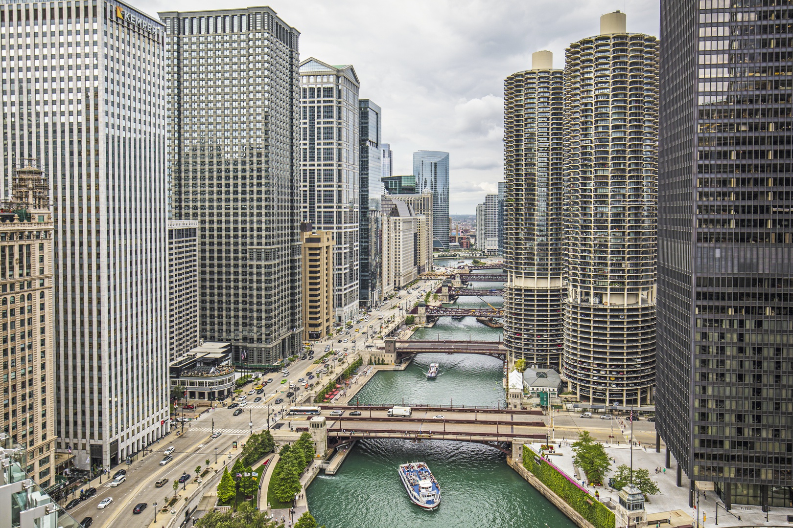 aerial downtown chicago river