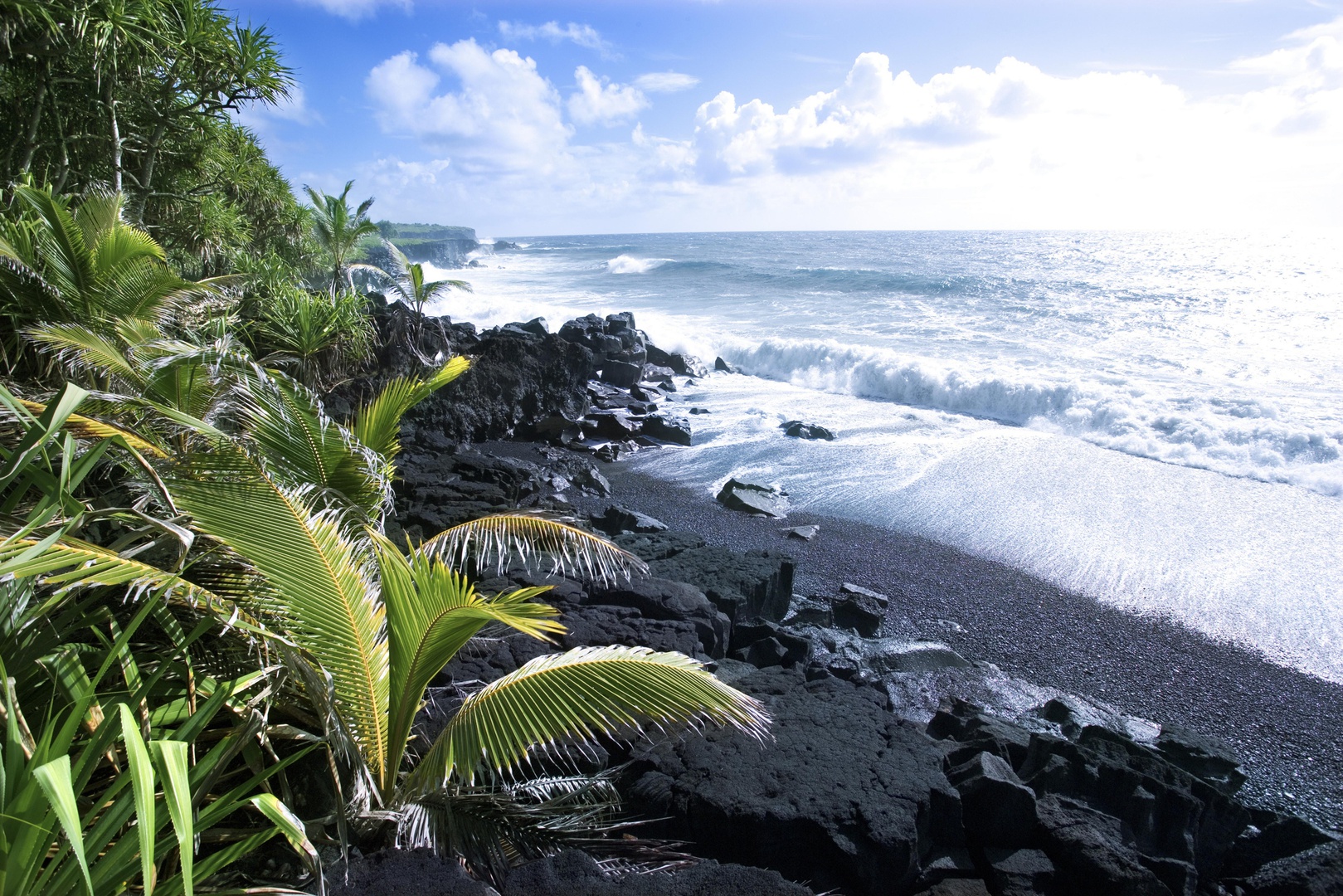 hawaii volcanic shoreline