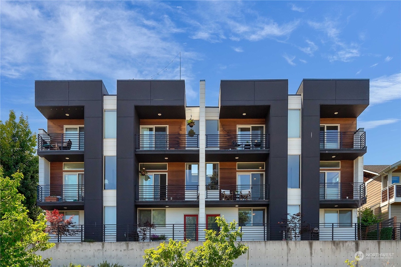 house 613 W 85th St, Kansas City, MO 64114 | Zillow