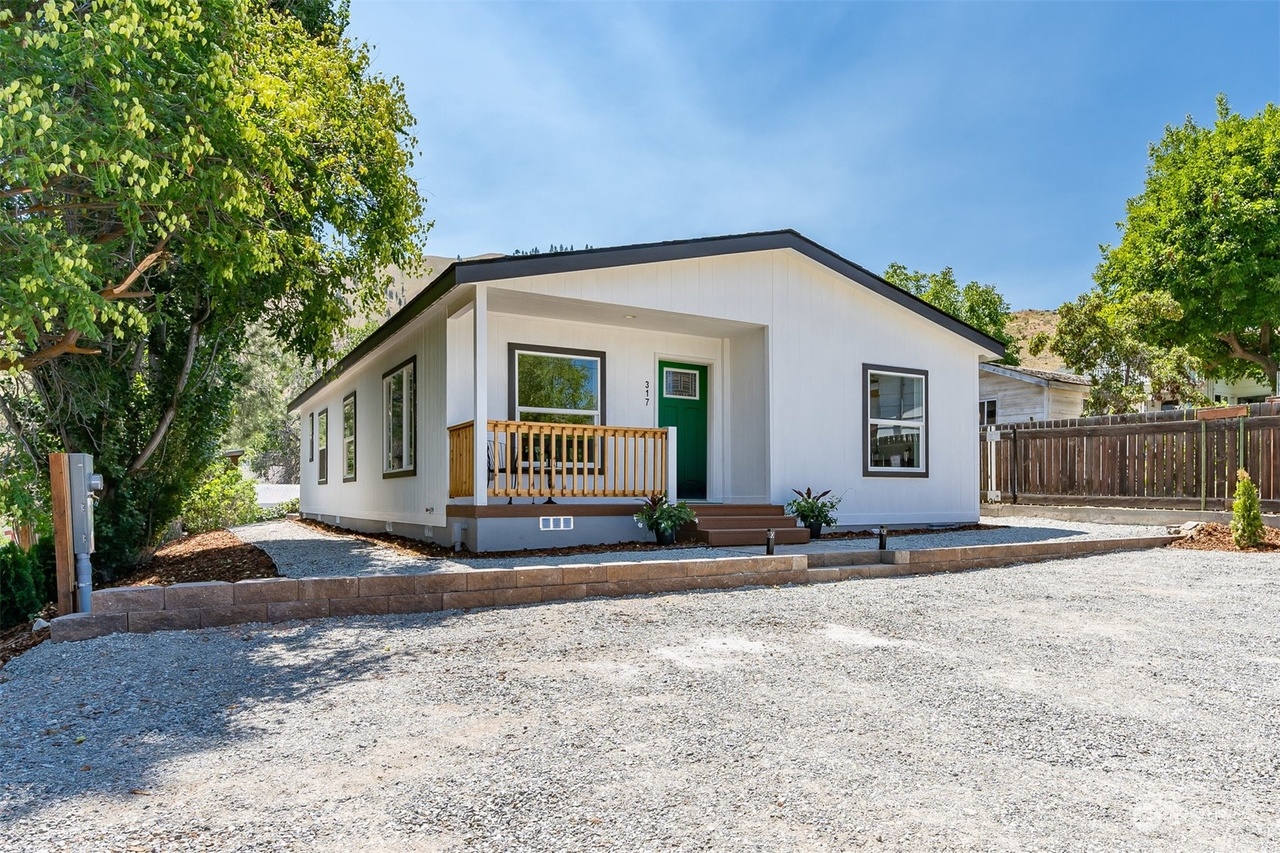 317 E Franklin St, Chelan, WA 98816 | MLS# 2143196 | Redfin