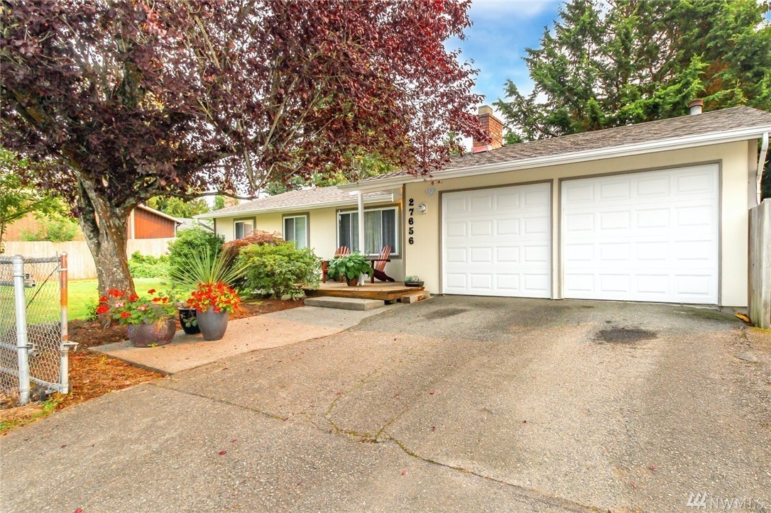 https://ssl.cdn-redfin.com/photo/1/bigphoto/201/1671201_0.jpg
