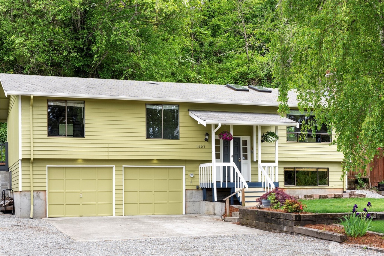 1207 22nd St SE, Puyallup, WA 98372 | Redfin