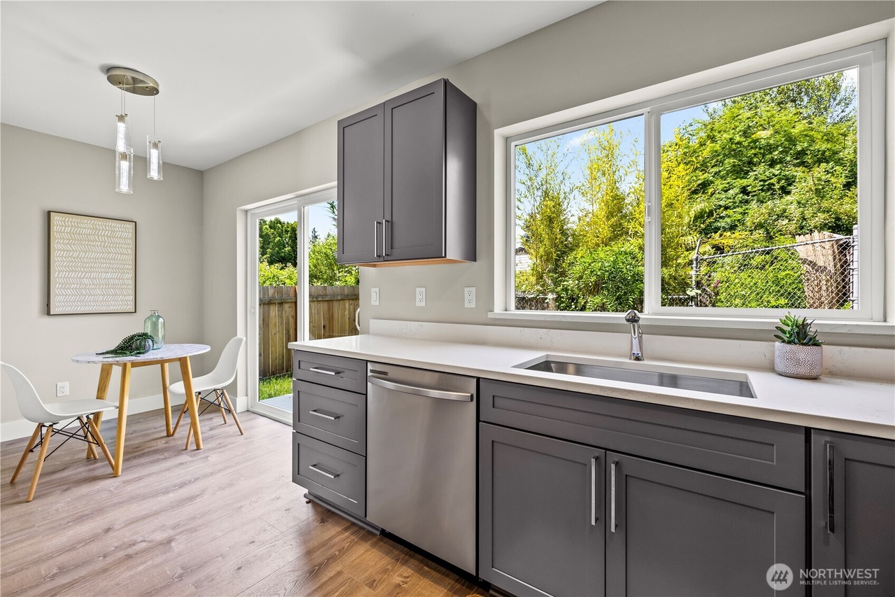 BUHI’S KITCHEN FUFU&GAGA White Mdf Base with Composite Top Kitchen Island