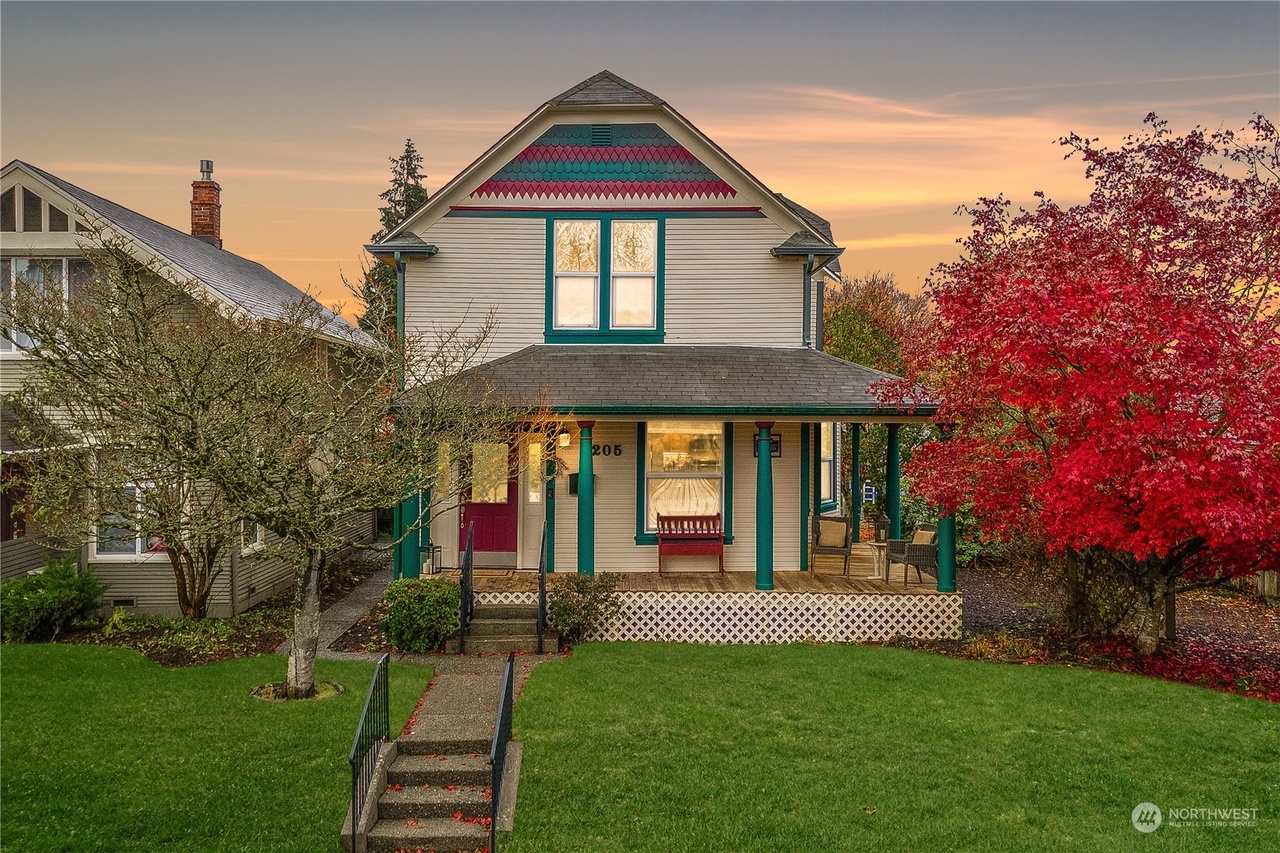 2205 Rockefeller Ave, Everett, WA 98201 | Redfin