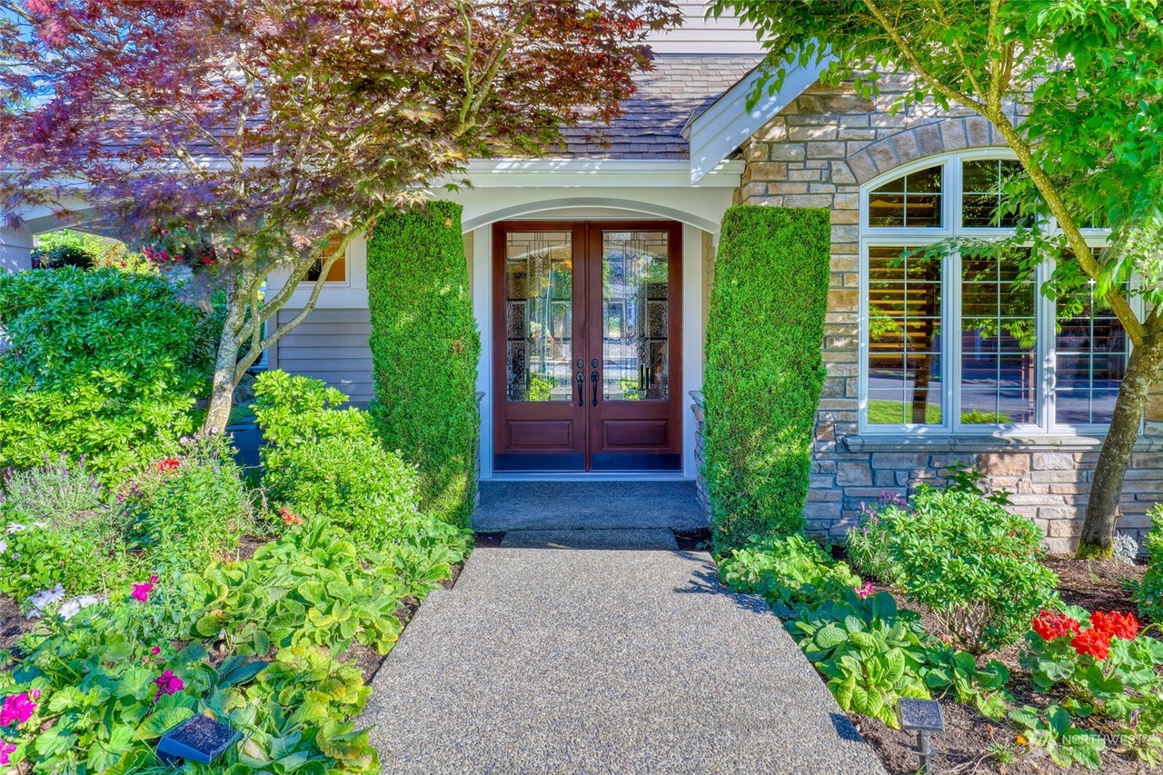 OLD MOUNTAIN　GARAKUDA 2895 NE Daphne St, Issaquah, WA 98029 | Redfin