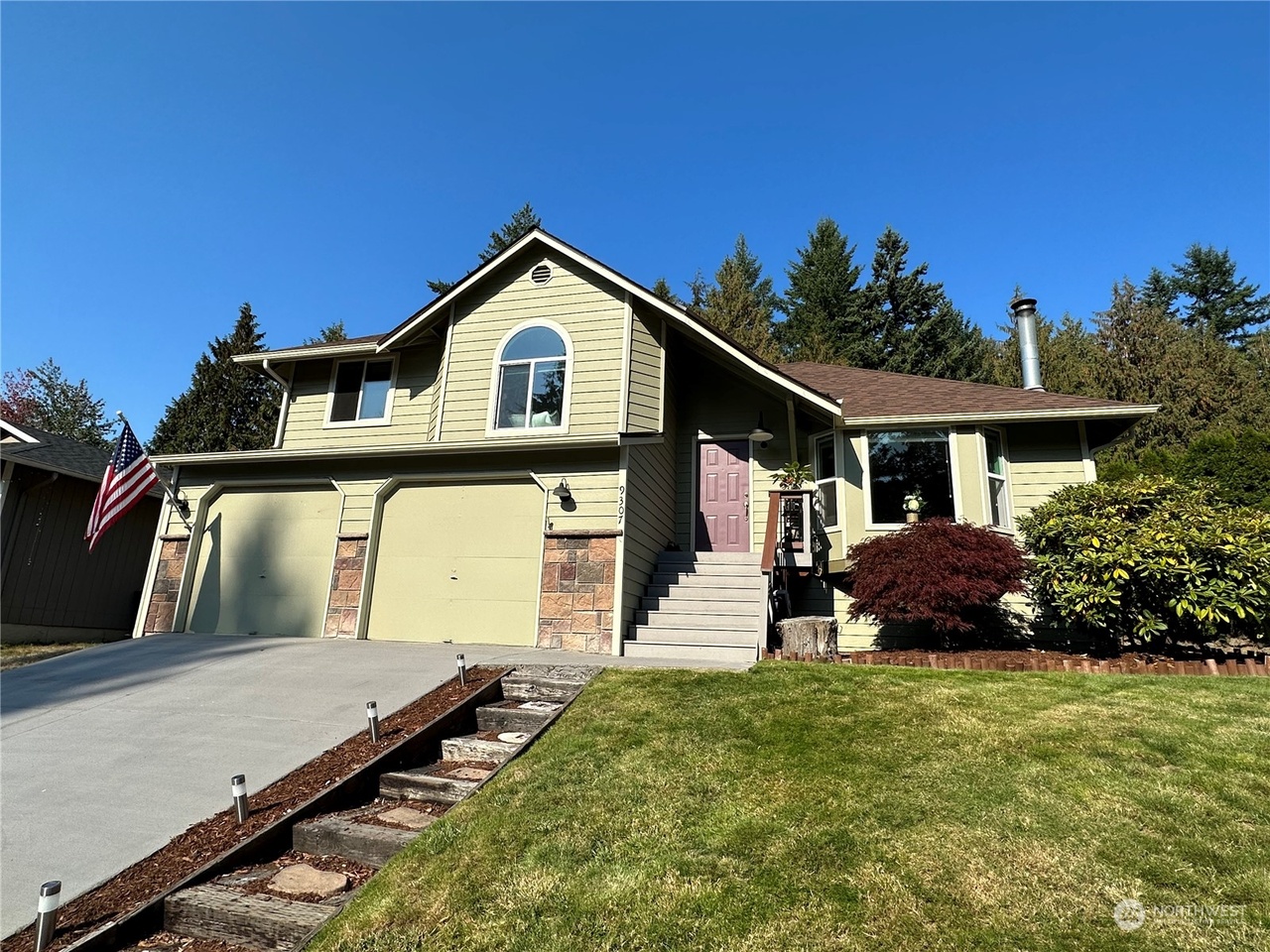 9307 15th St SE, Lake Stevens, WA 98258 | MLS# 2164775 | Redfin