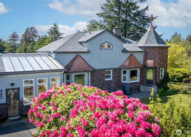 Property at 902 S Sunset Dr, Tacoma, WA 98465, 3 beds, 2.5 baths