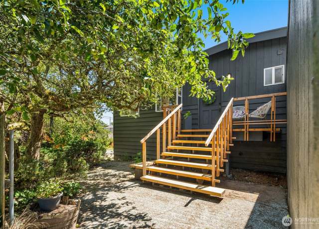 Property at 2103 SW 110th St, Seattle, WA 98146, 4 beds, 2.5 baths