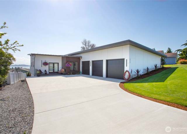Property at 8068 Niska Rd, Blaine, WA 98230, 4 beds, 3 baths