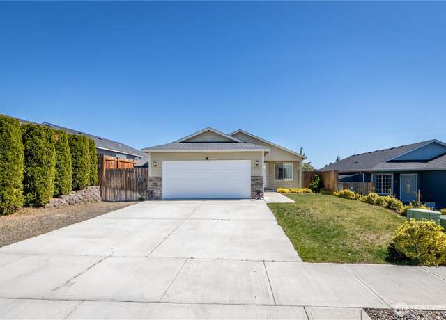 Property at 557 N Montclair Ave N, East Wenatchee, WA 98802, 3 beds, 2 baths