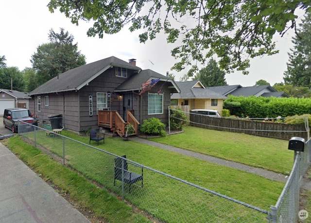 Property at 648 19th Ave, Longview, WA 98632, 3 beds, 3 baths