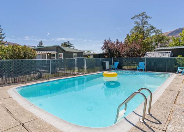 Property at 7 Cambridge Ave, Rock Island, WA 98850, 4 beds, 1.5 baths