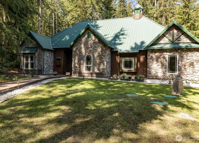 Property at 1059 Evergreen Ln, Freeland, WA 98249, 4 beds, 4 baths