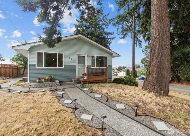 Property at 1541 NE 4th Ave, Oak Harbor, WA 98277, 3 beds, 2 baths