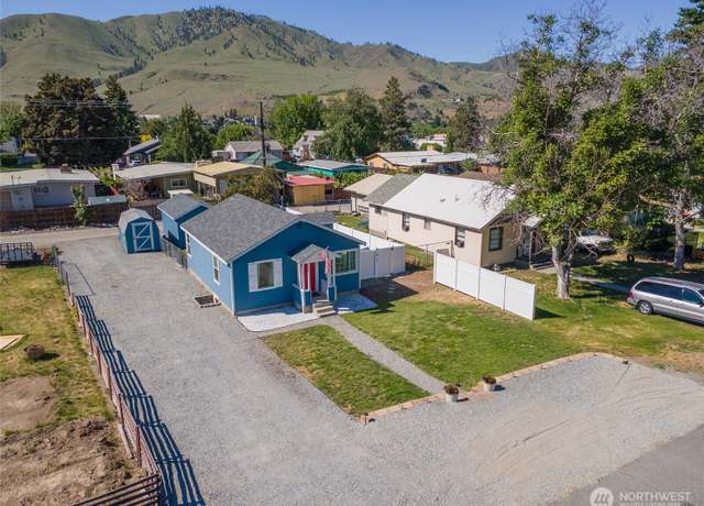 Property at 426 E Nixon Ave, Chelan, WA 98816, 3 beds, 2 baths