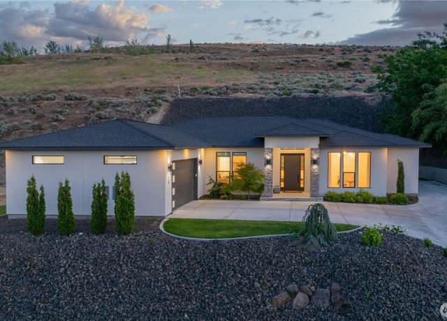 Property at 325 Rockwood Dr, Richland, WA 99352, 4 beds, 2.5 baths