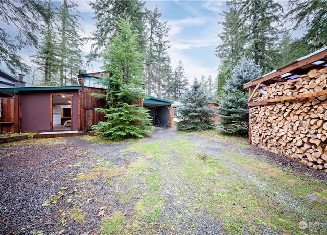 Property at 137 Mountain View Dr N, Ashford, WA 98304, 1 bed, 1 bath