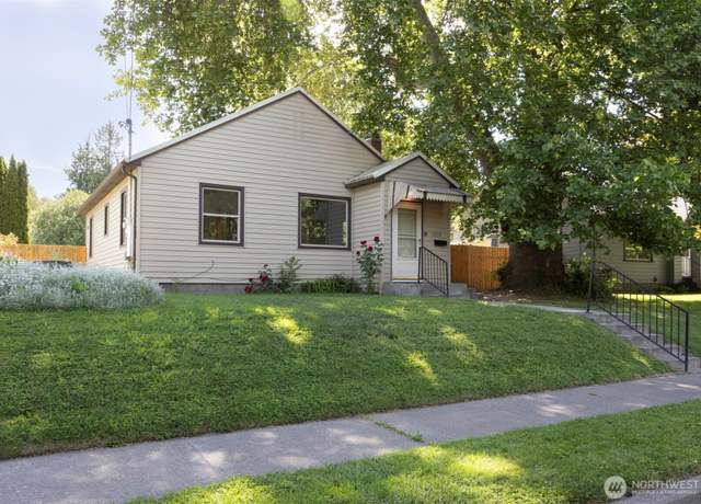 Property at 1030 N Clinton St, Walla Walla, WA 99362, 4 beds, 2 baths