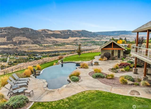 Property at 1114 S Wells, East Wenatchee, WA 98802, 4 beds, 4 baths