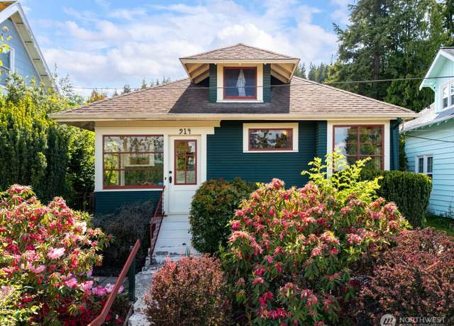 Property at 914 E Laurel St, Bellingham, WA 98225, 2 beds, 1 bath