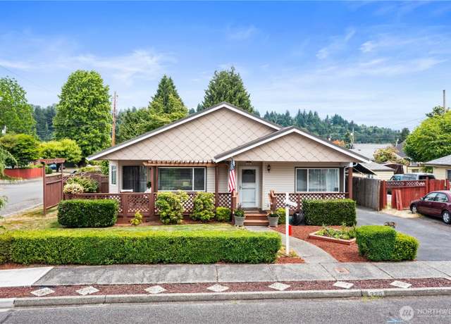 Property at 320 O St NE, Auburn, WA 98002, 2 beds, 1.5 baths