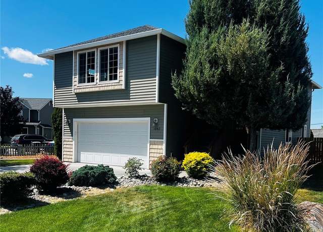 Property at 1042 S Lakeland Dr, Moses Lake, WA 98837, 4 beds, 3 baths