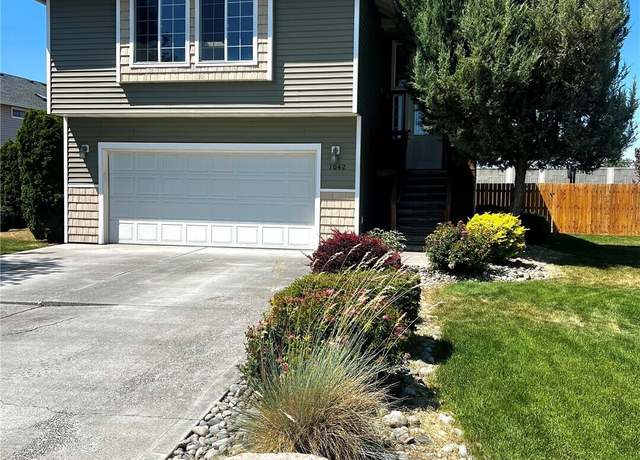 Property at 1042 S Lakeland Dr, Moses Lake, WA 98837, 4 beds, 3 baths
