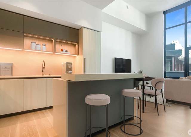 Property at 889 Avenue Sq NE #209, Bellevue, WA 98004, 1 bed, 1 bath