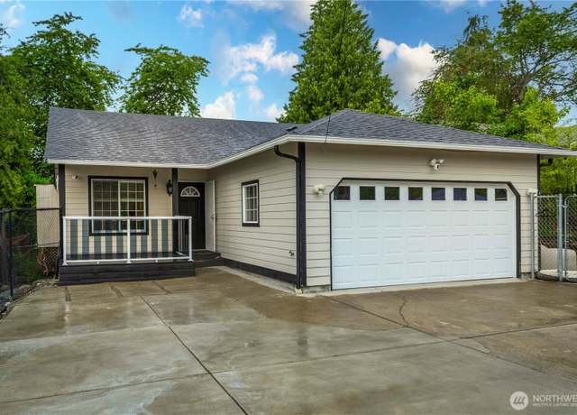 Property at 401 107th St, S St S, Tacoma, WA 98444, 3 beds, 2 baths