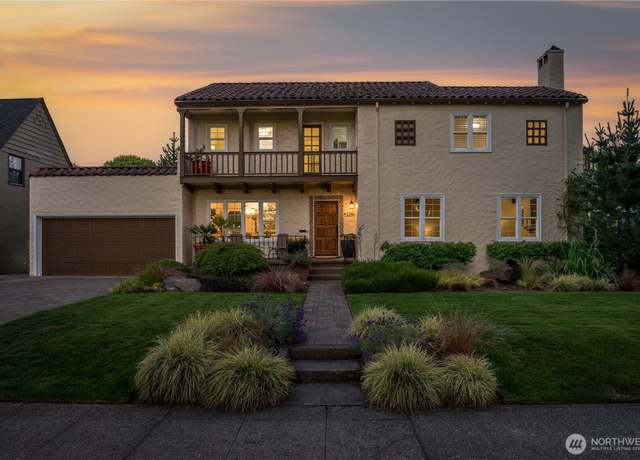 Property at 1130 Kessler Blvd, Longview, WA 98632, 3 beds, 2.5 baths