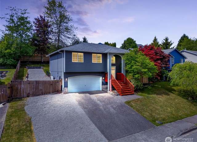 Property at 3208 Lake Dr, Lake Stevens, WA 98258, 4 beds, 3 baths