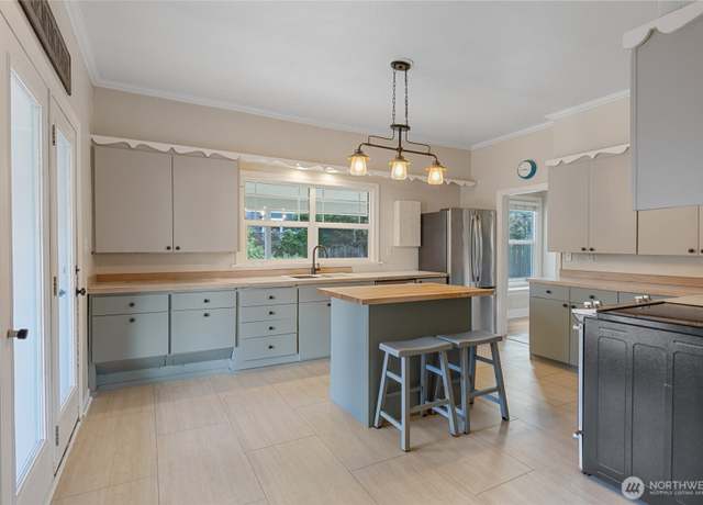 Property at 205 S Division, Cashmere, WA 98815, 3 beds, 2 baths