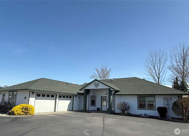 Property at 726 Kenwood St, Omak, WA 98841, 3 beds, 2.5 baths
