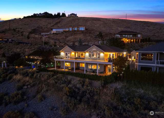 Property at 474 Lower Daniels Dr, East Wenatchee, WA 98802, 4 beds, 3.5 baths