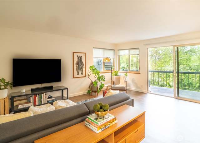 Property at 732 11th Ave E #302, Seattle, WA 98102, 2 beds, 1 bath