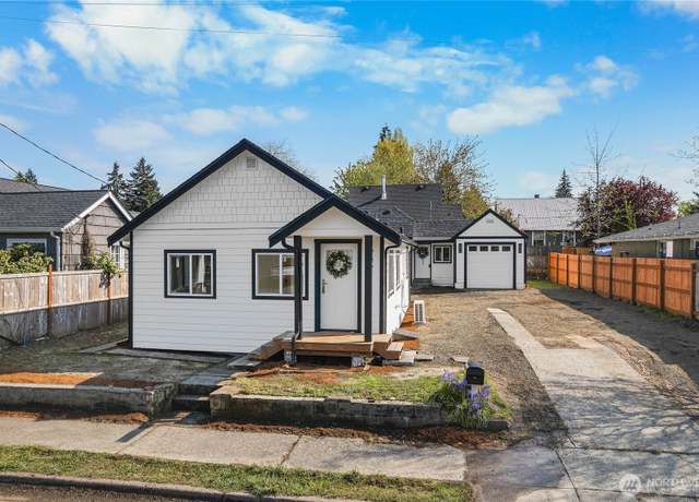 Property at 1709 13th St, Bremerton, WA 98337, 3 beds, 1 bath