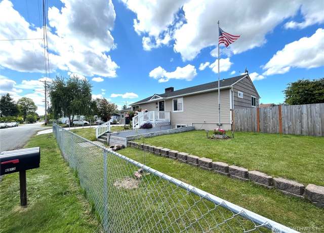 Property at 6612 E B St, Tacoma, WA 98404, 4 beds, 3 baths