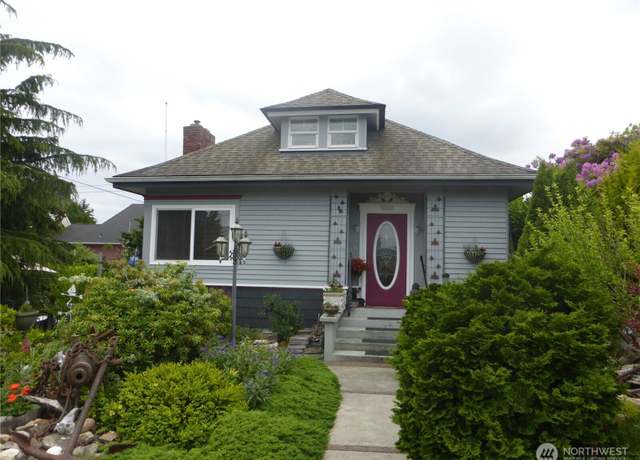 Property at 1311 8th St, Anacortes, WA 98221, 2 beds, 1 bath