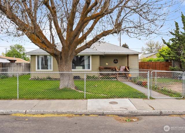 Property at 18 F St SE, Ephrata, WA 98823, 3 beds, 2 baths