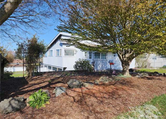 Property at 1027 E 8th St, Port Angeles, WA 98362, 2 beds, 1.5 baths