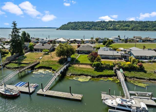 Property at 8145 Sandy Hook Dr, Clinton, WA 98236, 2 beds, 3 baths