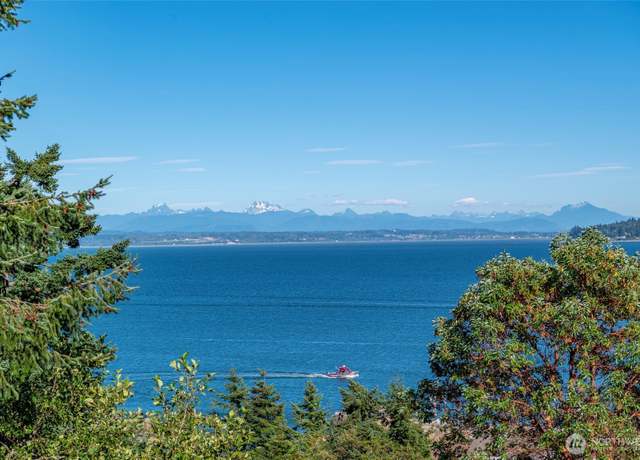 Property at 2176 Aurora Ct, Oak Harbor, WA 98277, 3 beds, 3 baths