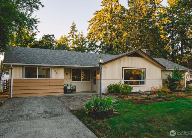 Property at 609 141st St S, Tacoma, WA 98444, 3 beds, 2 baths