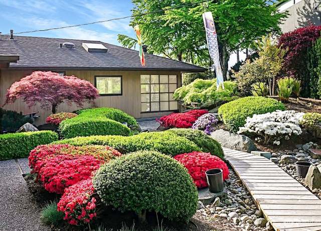 Property at 1702 99th Ave NE, Bellevue, WA 98004, 3 beds, 2 baths