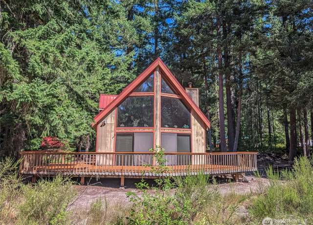 Property at 102 Maple Pl, Packwood, WA 98361, 3 beds, 2 baths