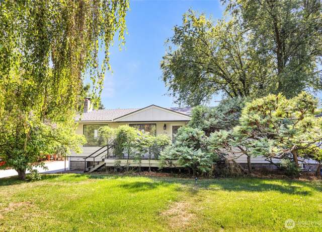 Property at 210 E Seventh St, Waitsburg, WA 99361, 4 beds, 3 baths