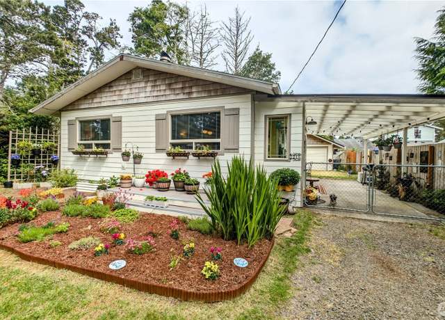 Property at 1215 273rd Pl, Ocean Park, WA 98640, 2 beds, 1.5 baths