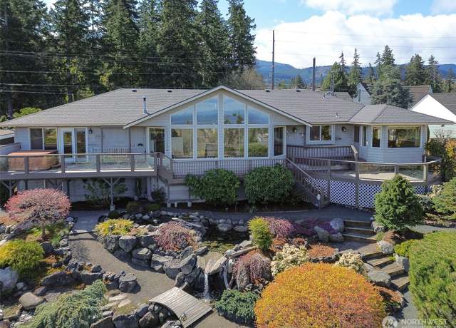 Property at 525 E Park Ave, Port Angeles, WA 98362, 3 beds, 2.5 baths