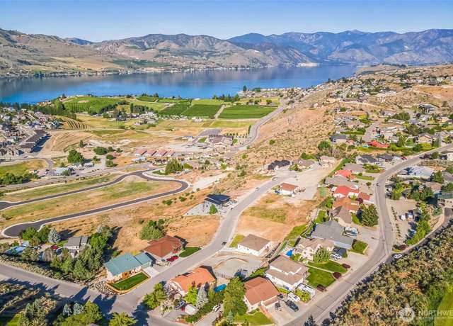 Property at 105 Hillcrest Pl, Chelan, WA 98816