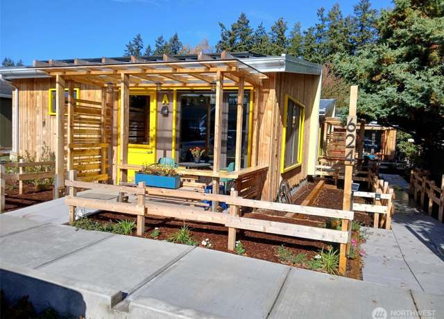 Property at 624 Second St Unit A, Langley, WA 98260, 1 bed, 1 bath